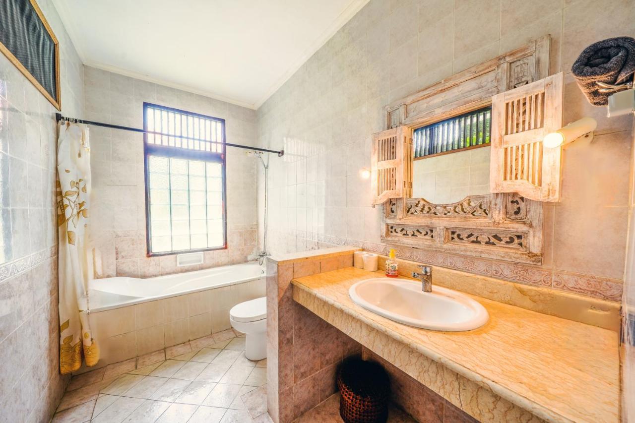 Villa Mica - Kuta - 5 Bedrooms - 5 Bathrooms - Great Location Екстериор снимка
