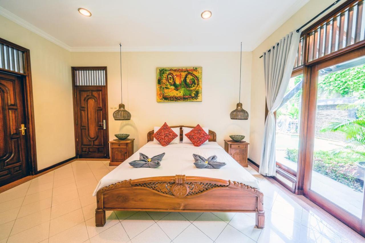 Villa Mica - Kuta - 5 Bedrooms - 5 Bathrooms - Great Location Екстериор снимка